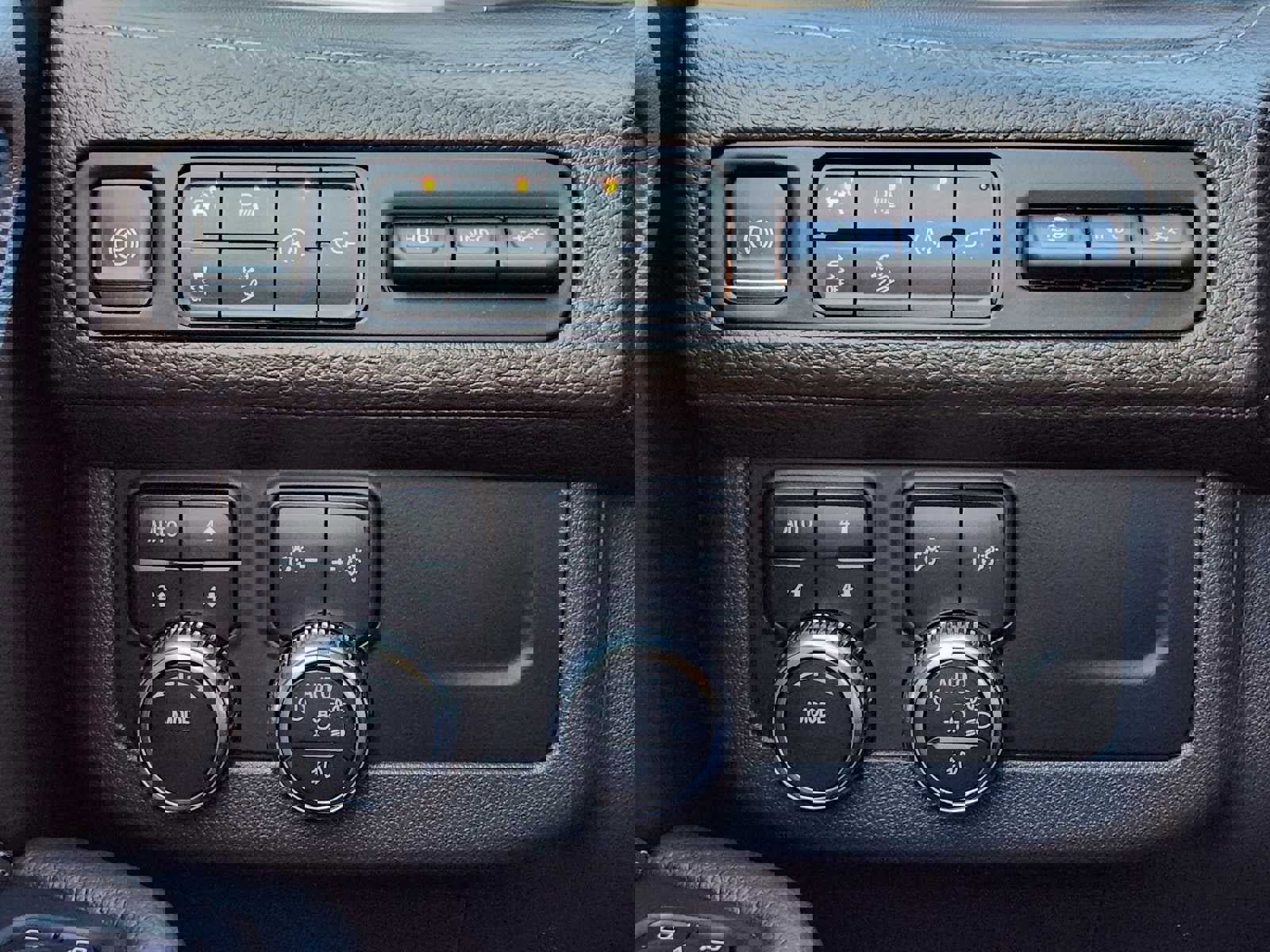 Used 2021 GMC Yukon Denali w/ Denali Premium Package image 28