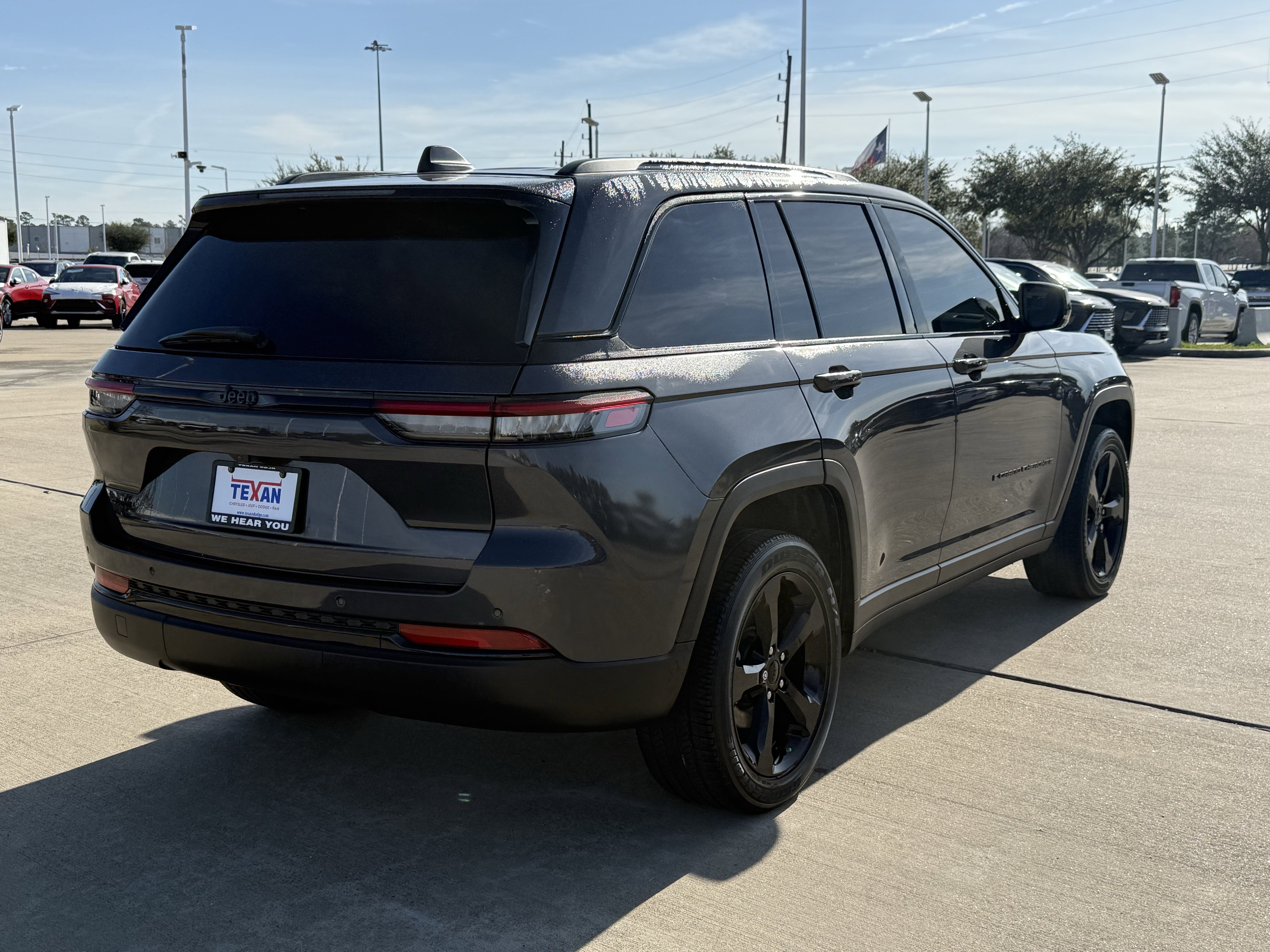 Used 2023 Jeep Grand Cherokee Altitude image 5