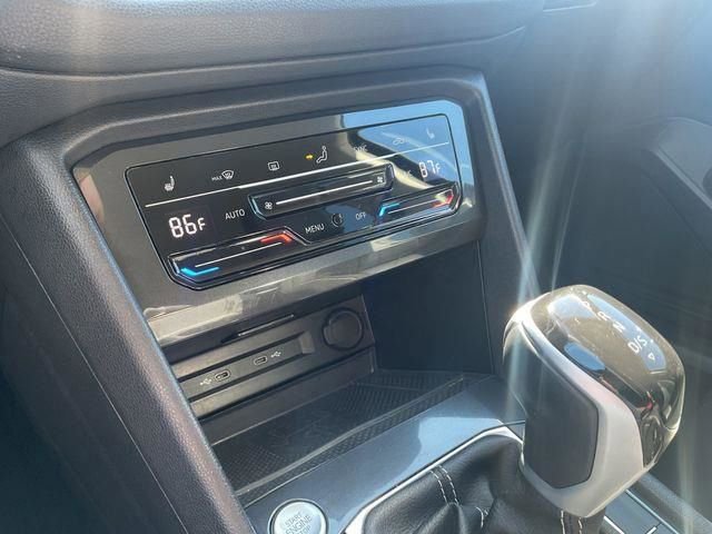 Used 2024 Volkswagen Tiguan SE image 33