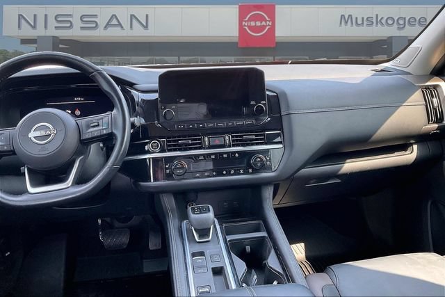 Used 2023 Nissan Pathfinder Platinum FWD image 9