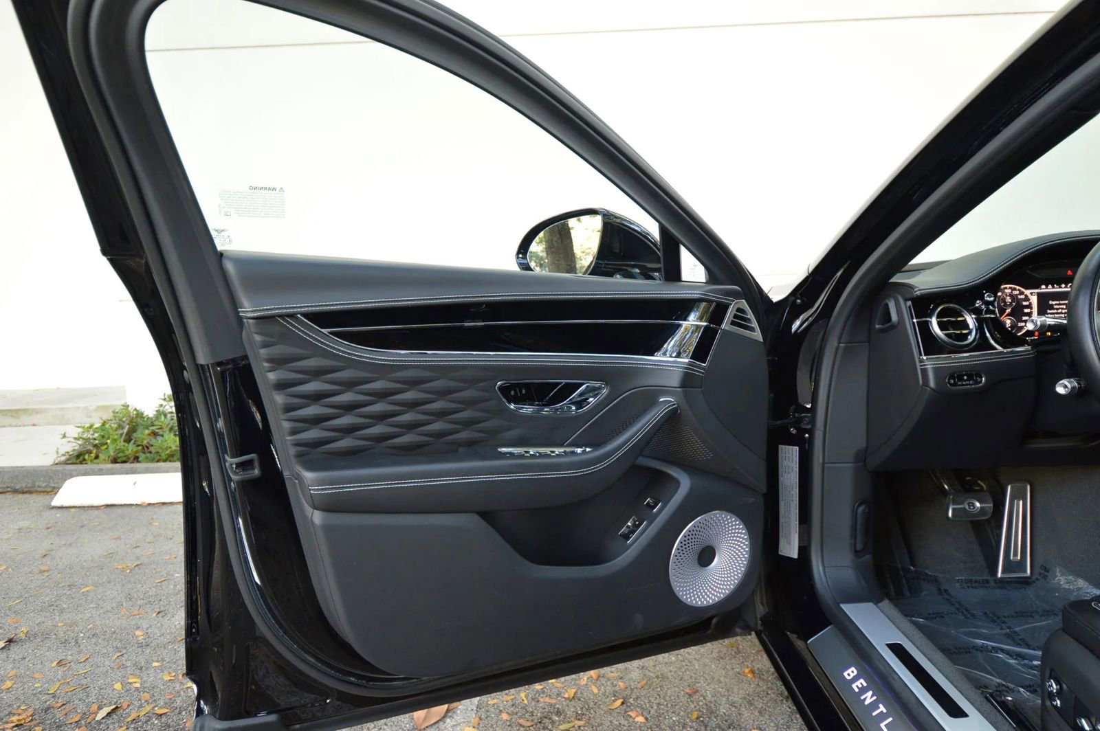 Used 2022 Bentley Flying Spur V8 image 23