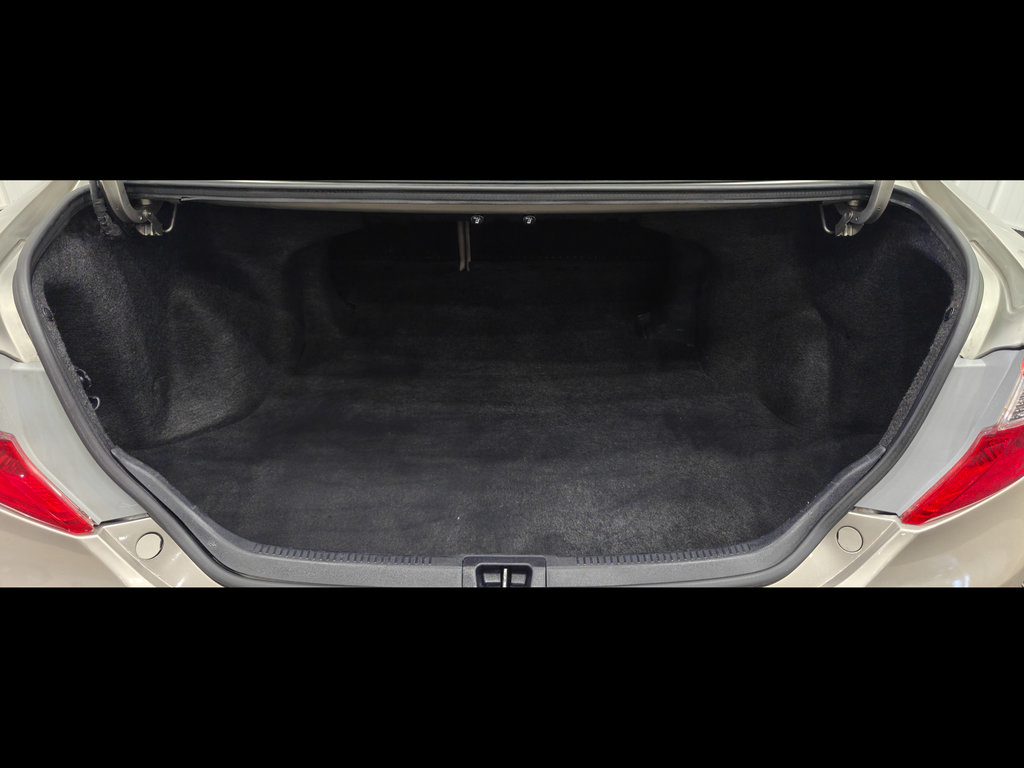 Used 2014 Toyota Camry LE FWD image 29