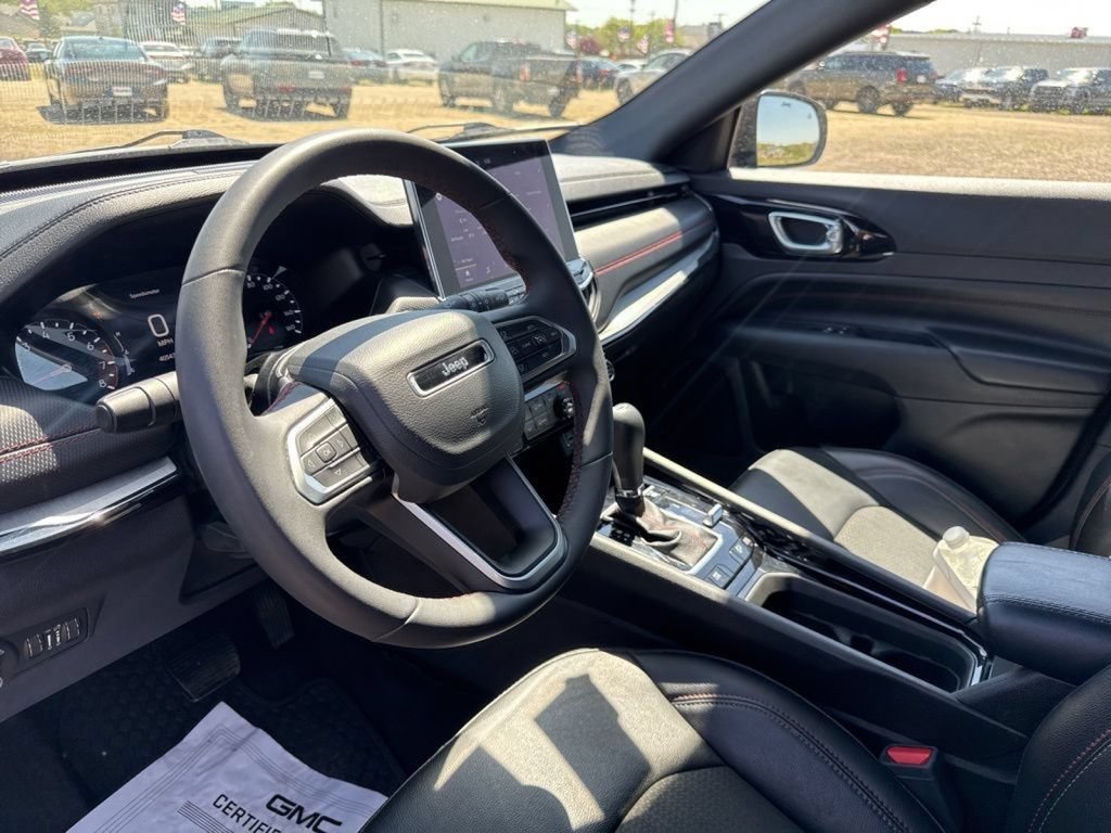 Used 2025 Jeep Compass Trailhawk AWD/4WD image 25