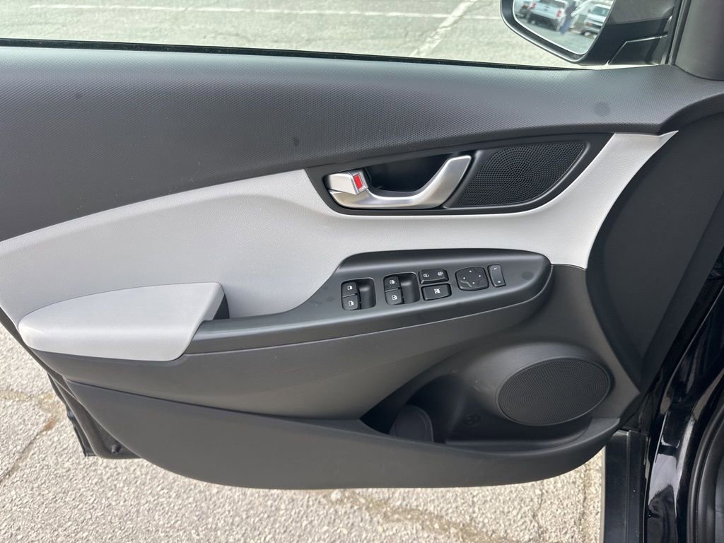 Used 2023 Hyundai Kona SE image 24