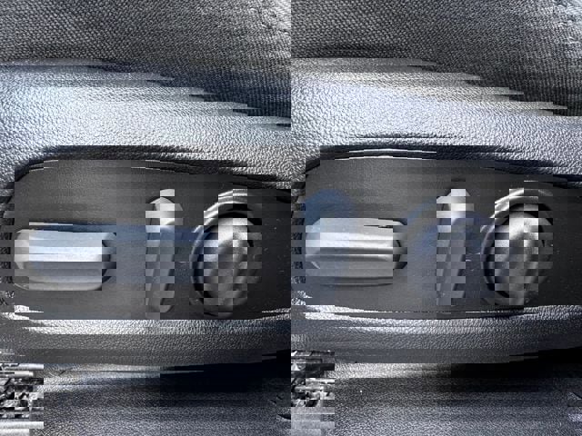 Used 2023 Chevrolet Traverse LT w/ Rear Camera Mirror Package image 31