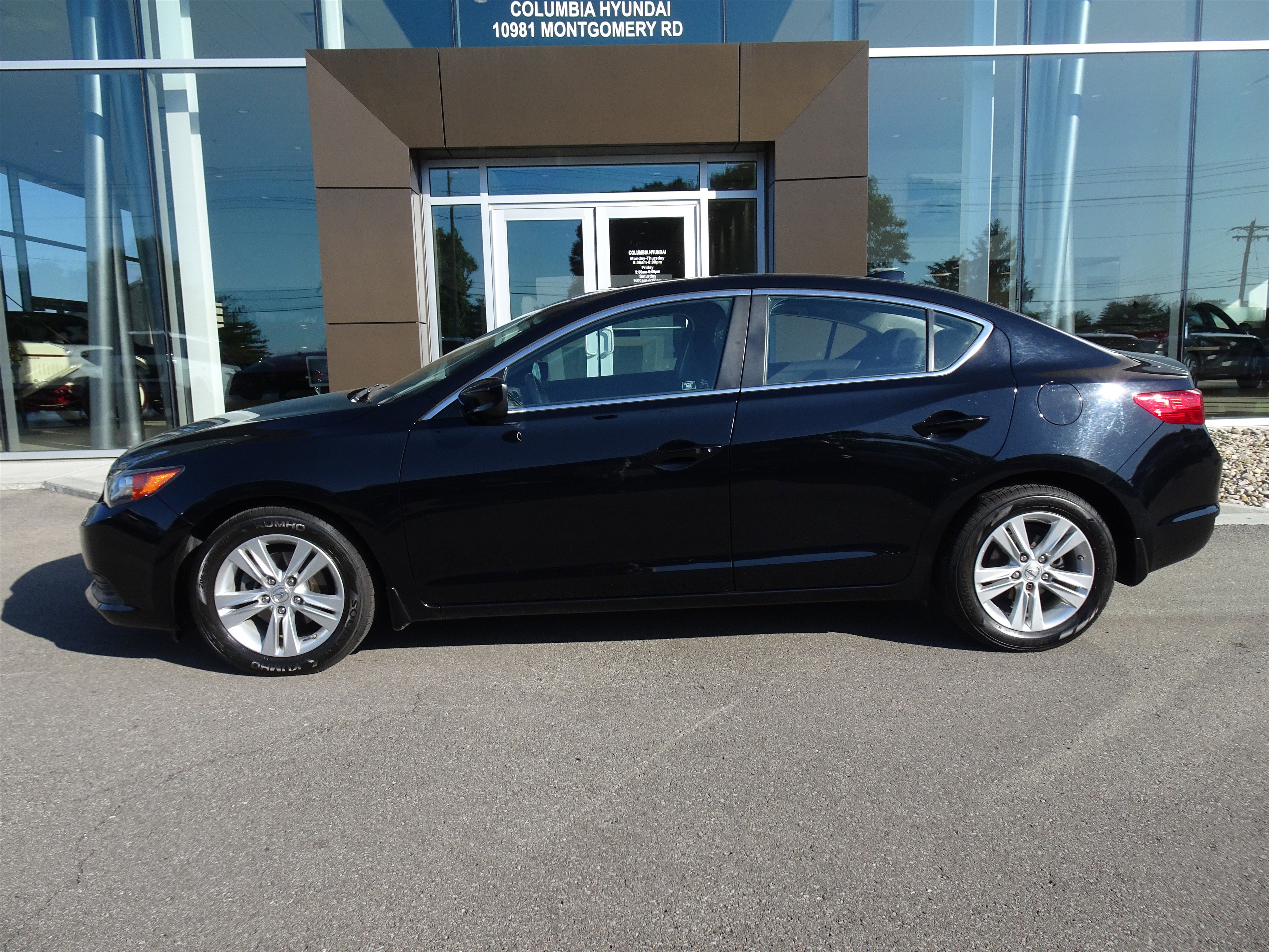Used 2013 Acura ILX FWD image 2