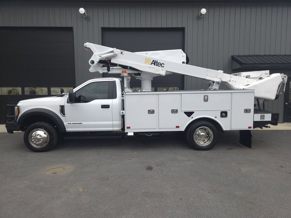 Used 2017 Ford F550 image 2