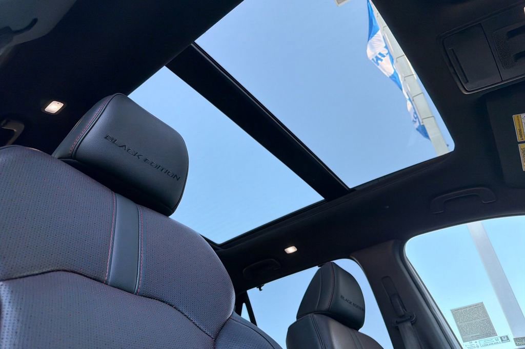 Used 2025 Honda Pilot Black Edition image 17