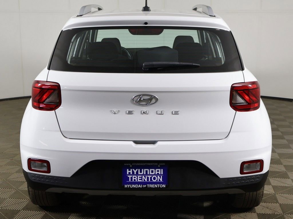 Certified 2023 Hyundai Venue SEL w/ Cargo Package image 11