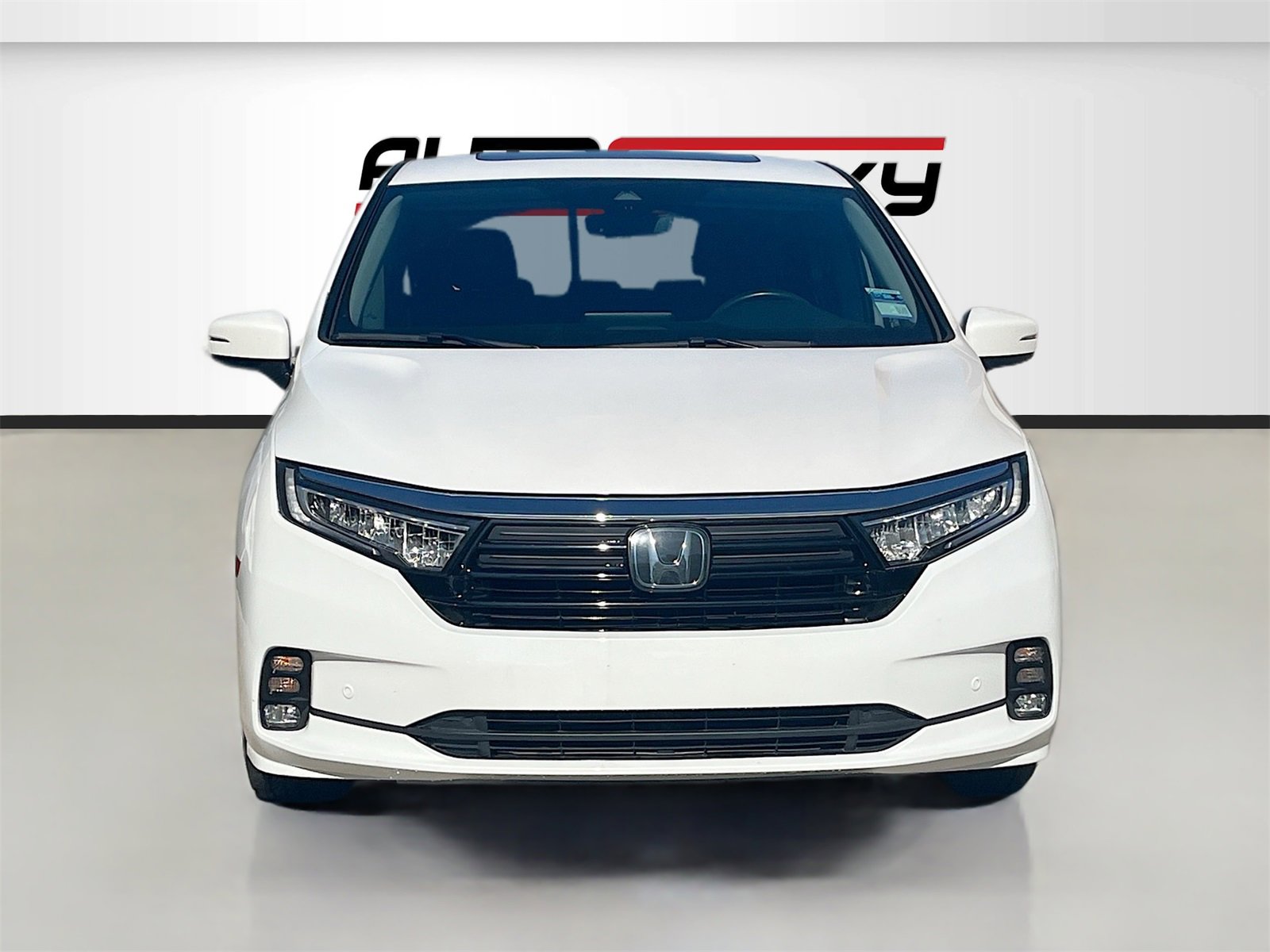 Used 2023 Honda Odyssey Elite image 2