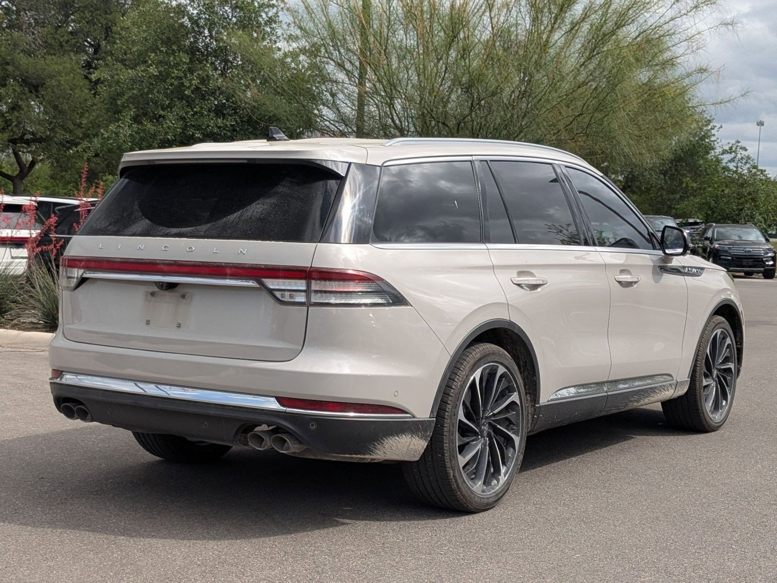 Used 2023 Lincoln Aviator Reserve w/ Equipment Group 201A image 3