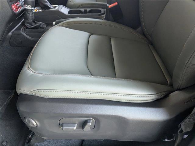 New 2025 Jeep Gladiator Mojave w/ Convenience Group image 4