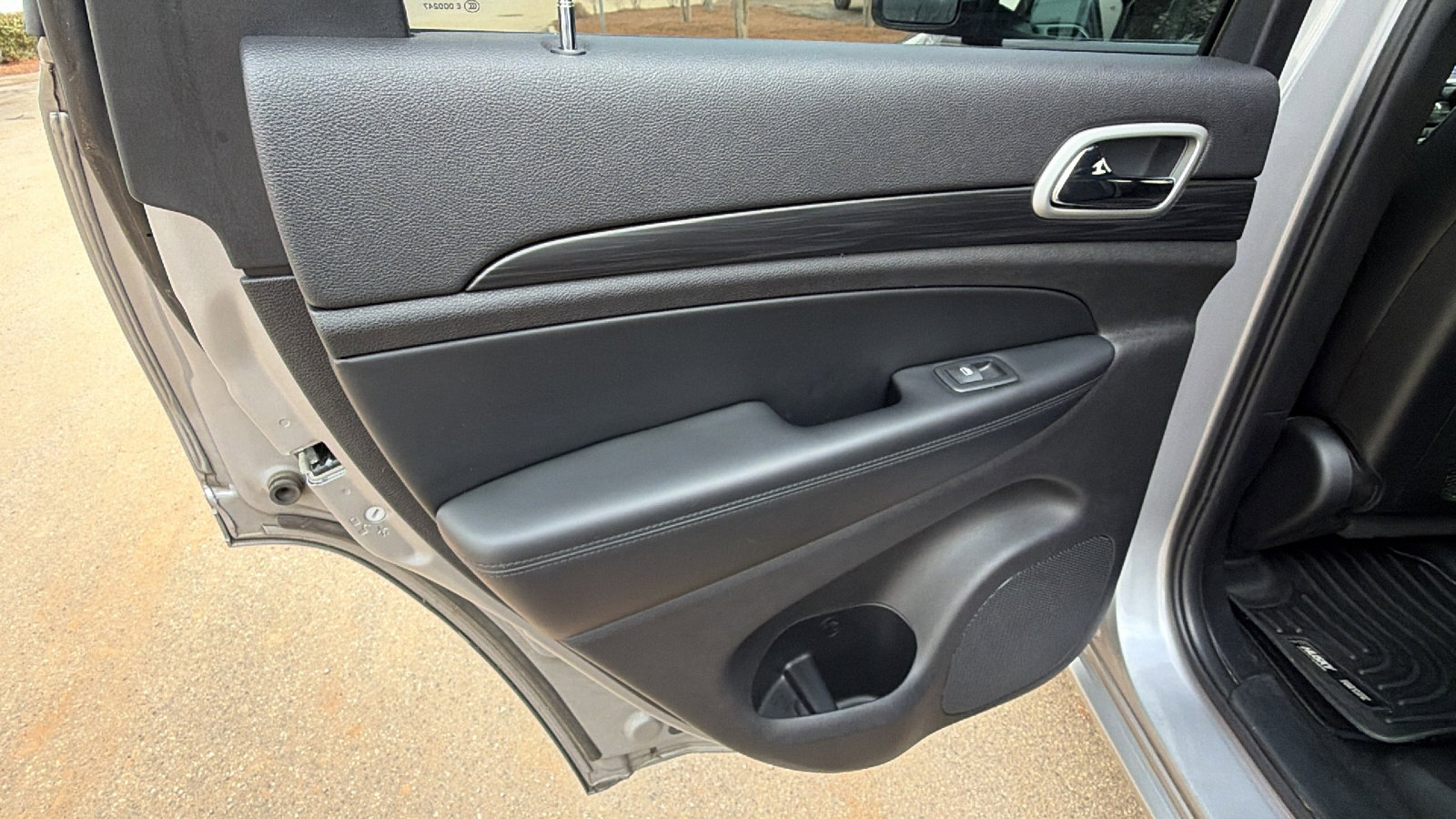 Used 2020 Jeep Grand Cherokee Altitude image 22