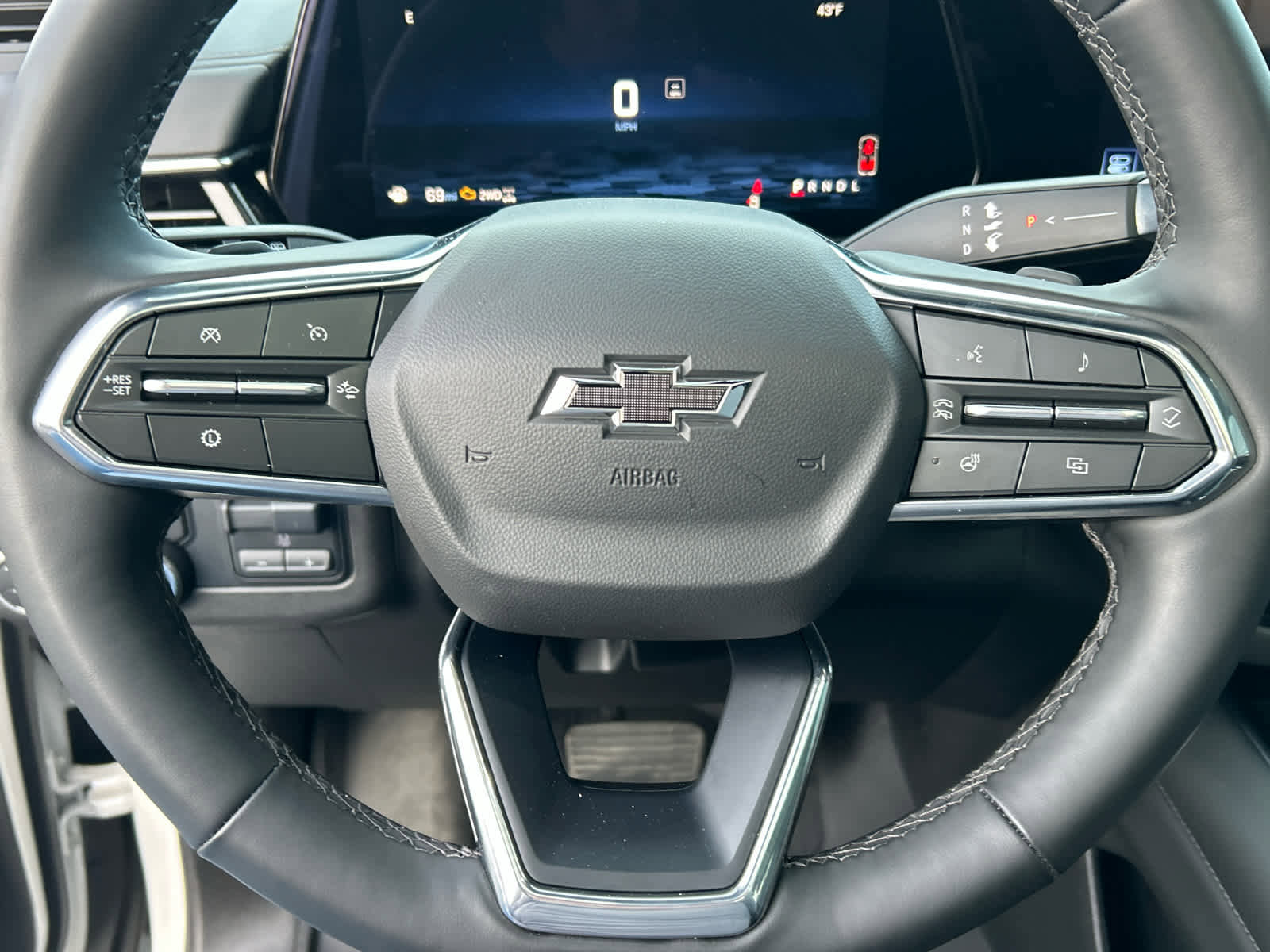 Used 2025 Chevrolet Suburban Z71 w/ Z71 Off-Road Package image 35