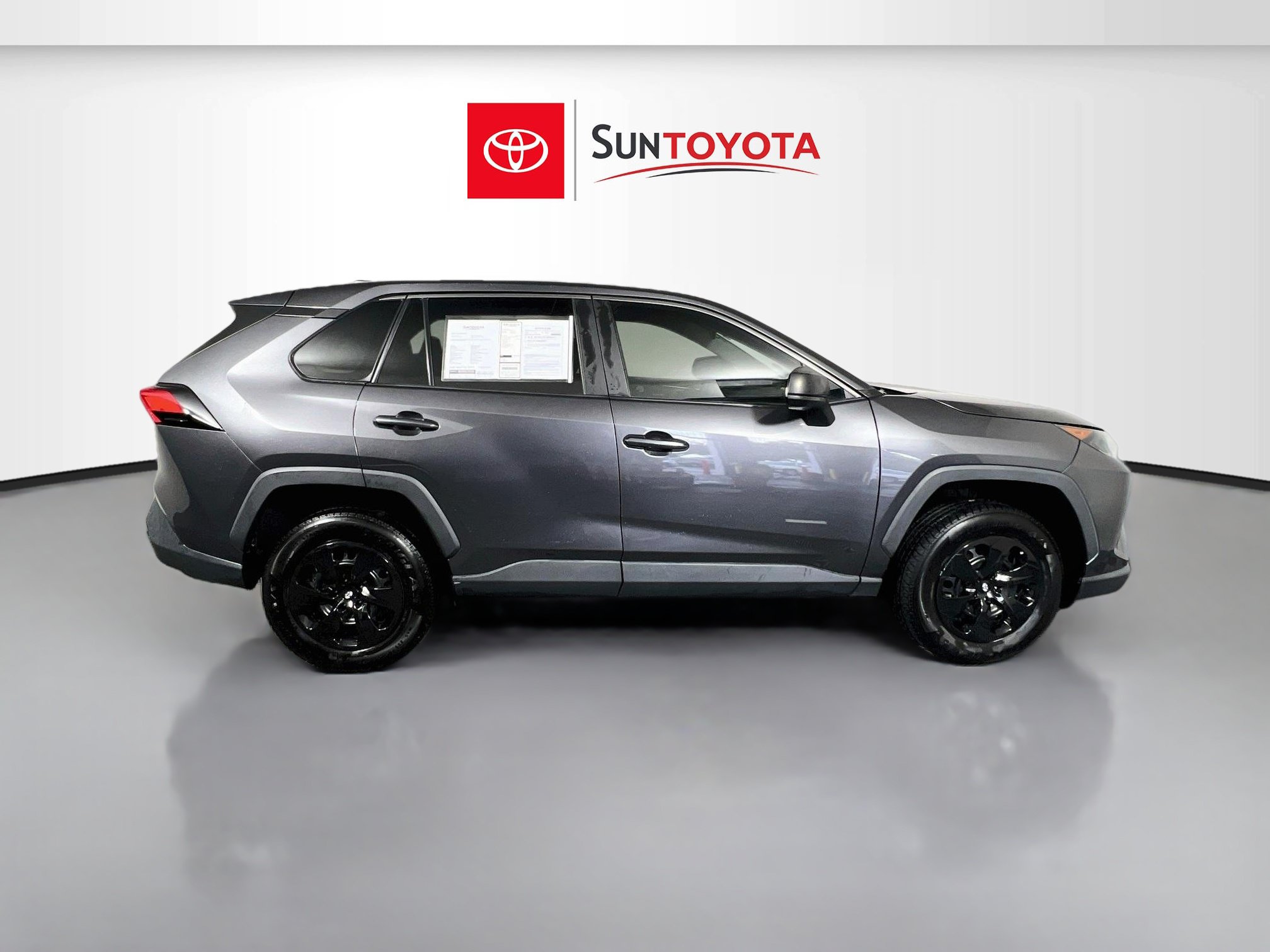 Used 2022 Toyota RAV4 LE FWD image 2
