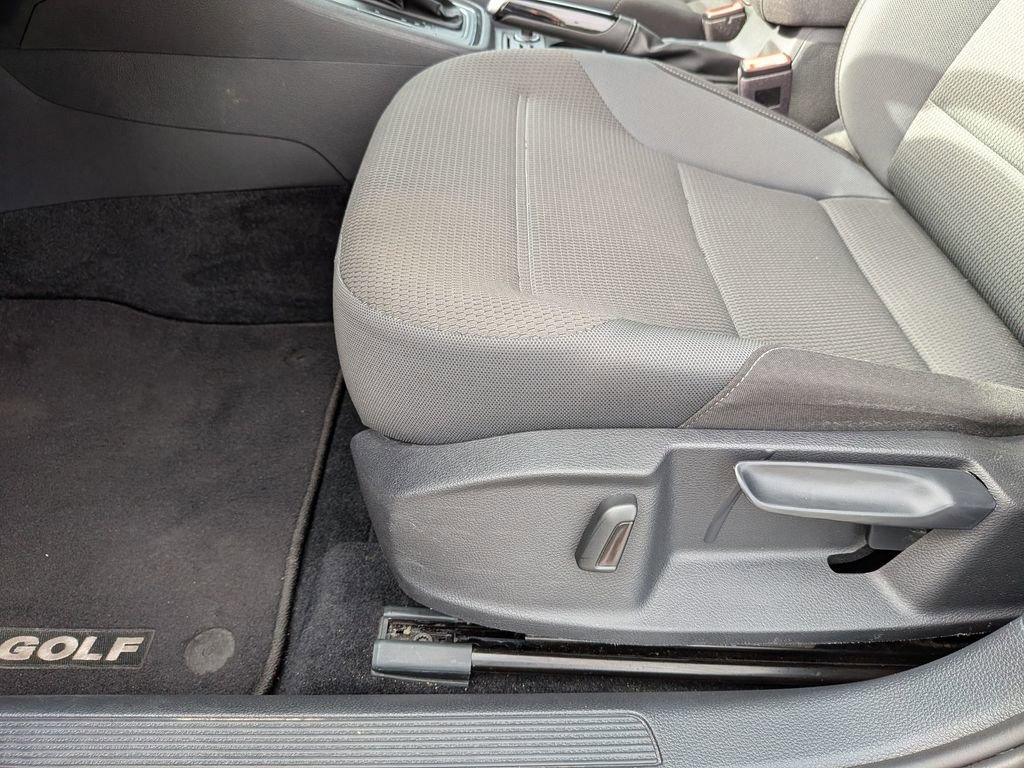 Used 2018 Volkswagen Golf S FWD image 15