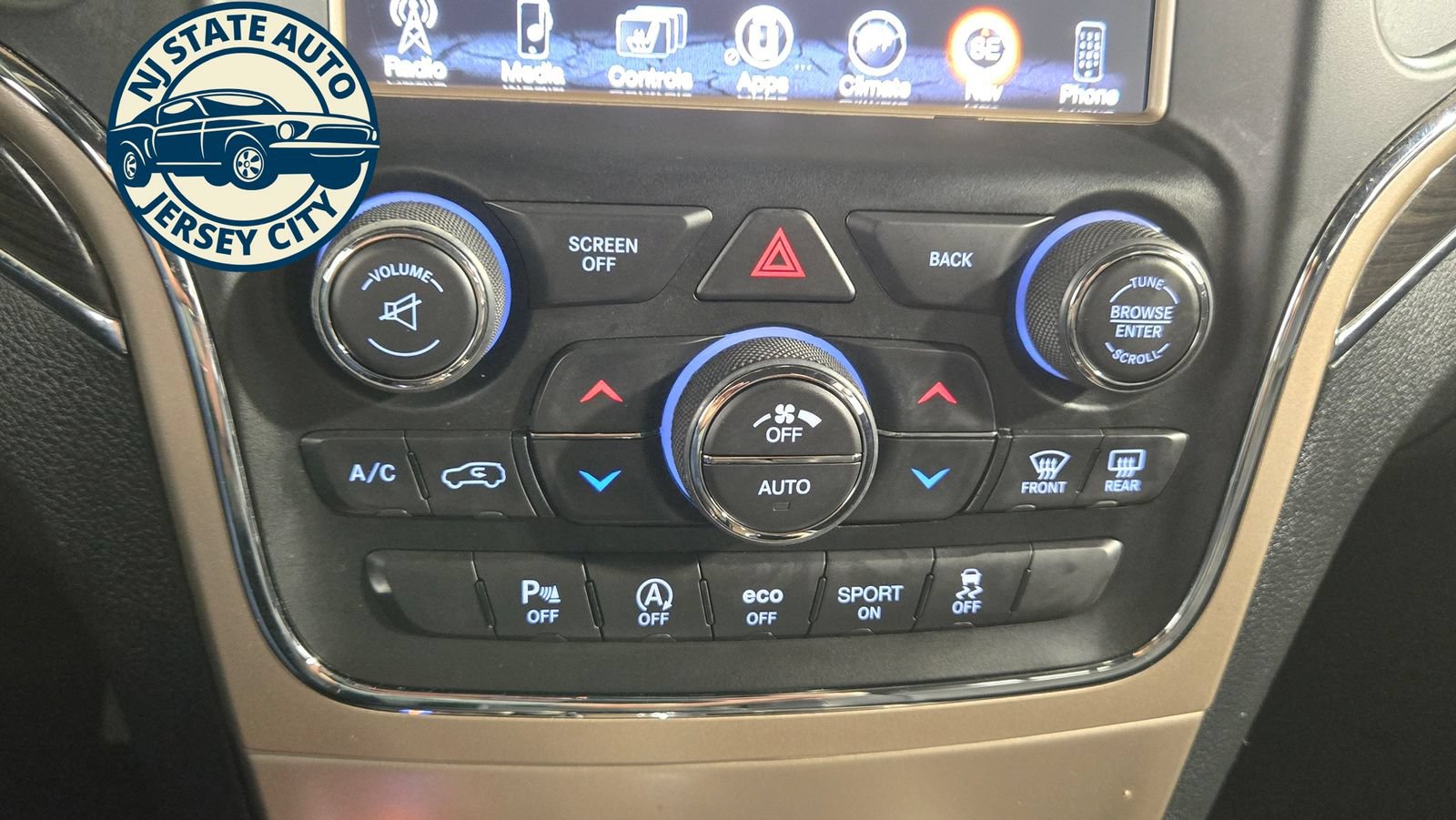 Used 2017 Jeep Grand Cherokee Overland AWD/4WD image 16