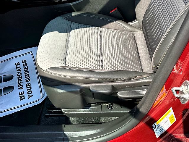 Used 2024 Chevrolet Trax LT w/ Sunroof Package FWD image 17