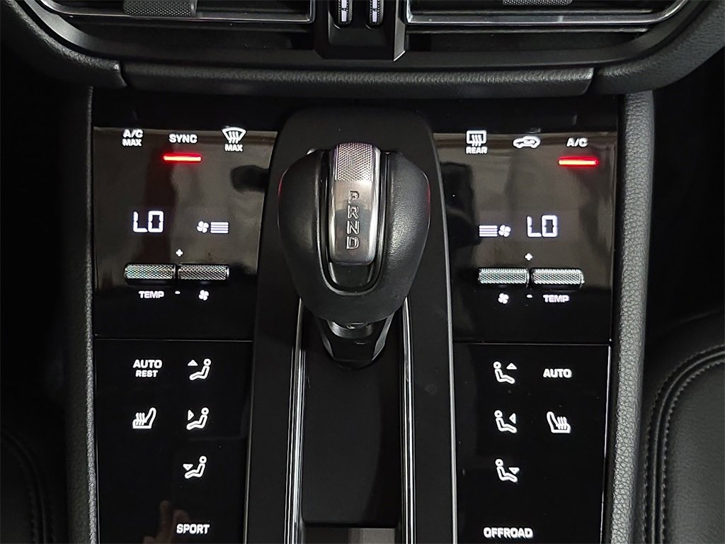 Certified 2025 Porsche Macan image 19