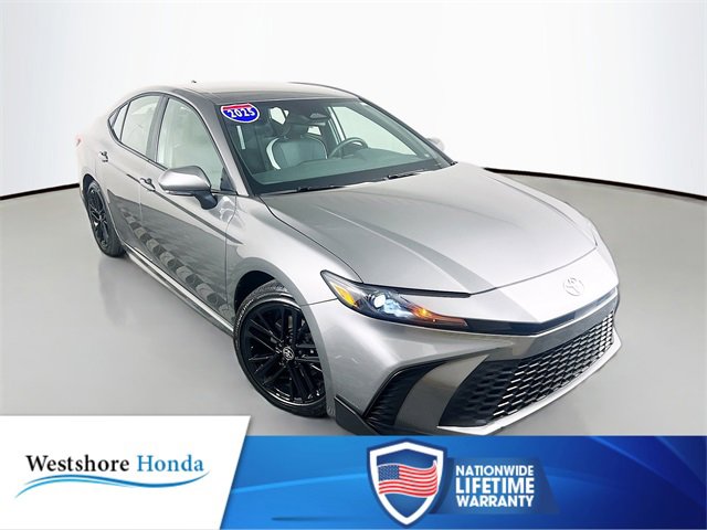 Used 2025 Toyota Camry SE image 1