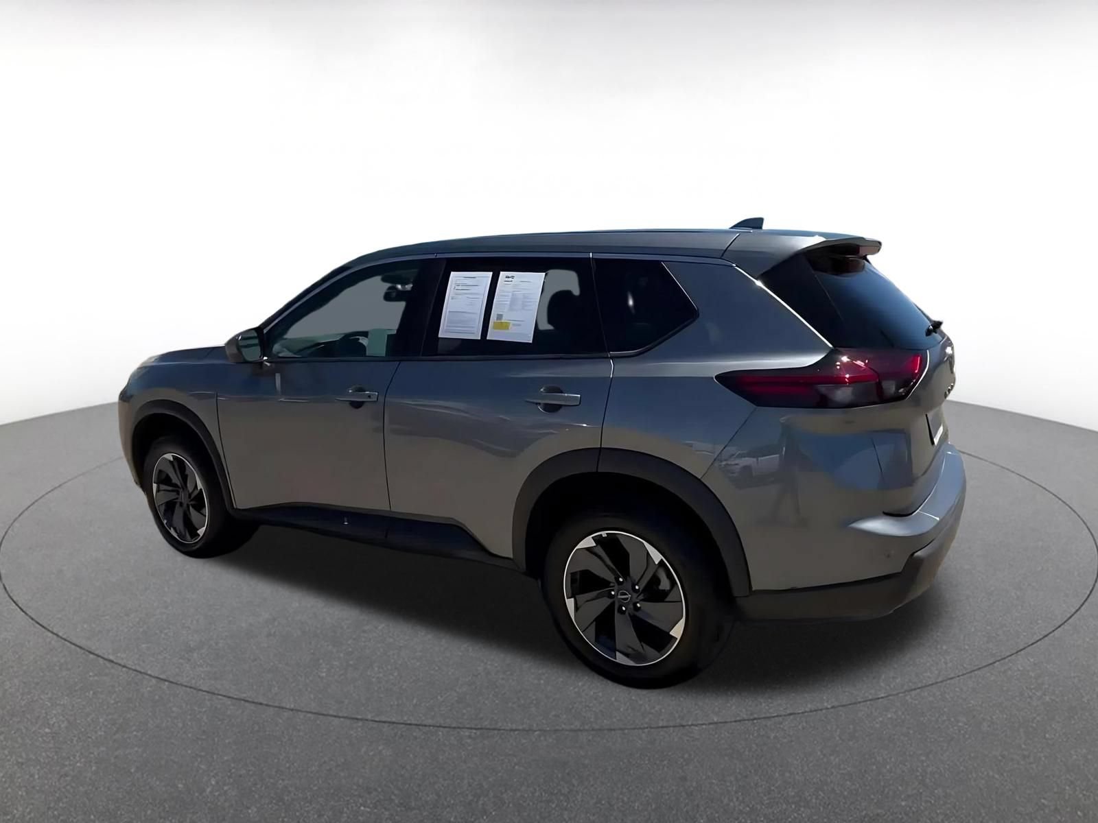 Used 2025 Nissan Rogue SV FWD image 9
