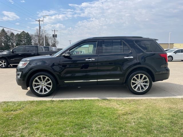 Used 2017 Ford Explorer Limited image 12