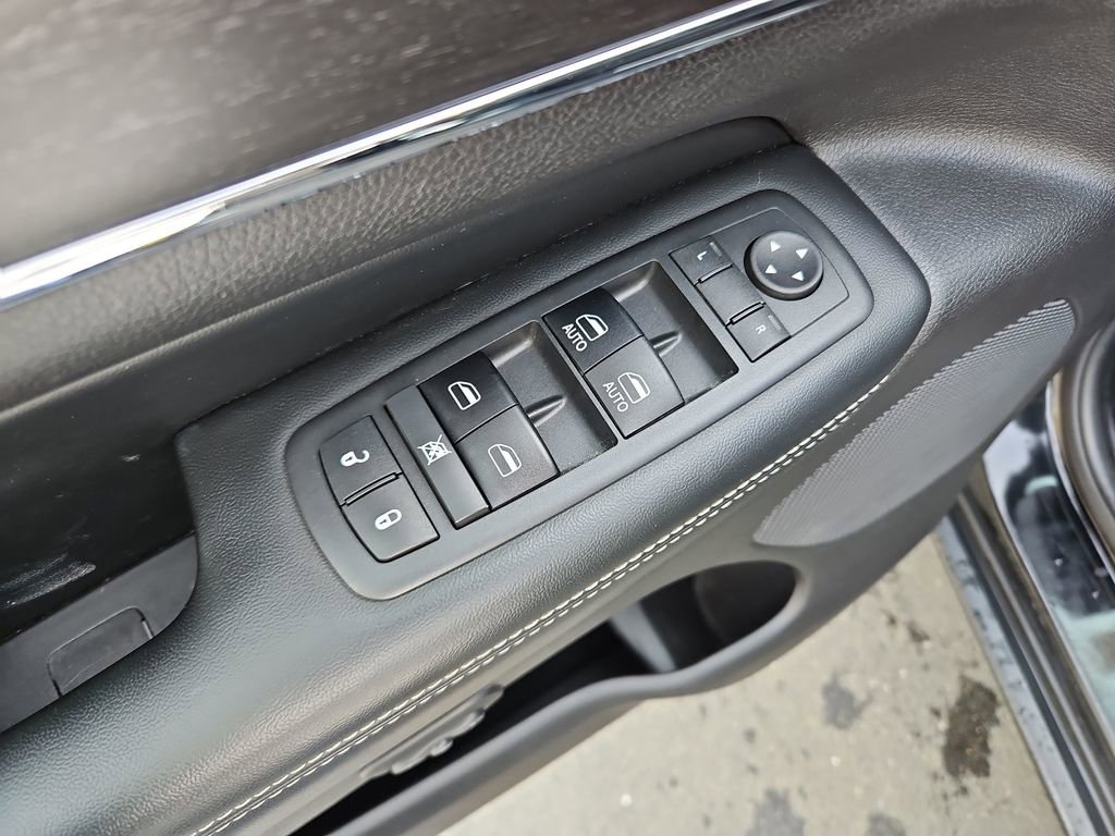 Used 2017 Jeep Grand Cherokee Limited image 30