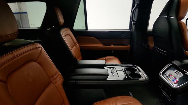 Used 2021 Lincoln Navigator Reserve AWD/4WD image 36