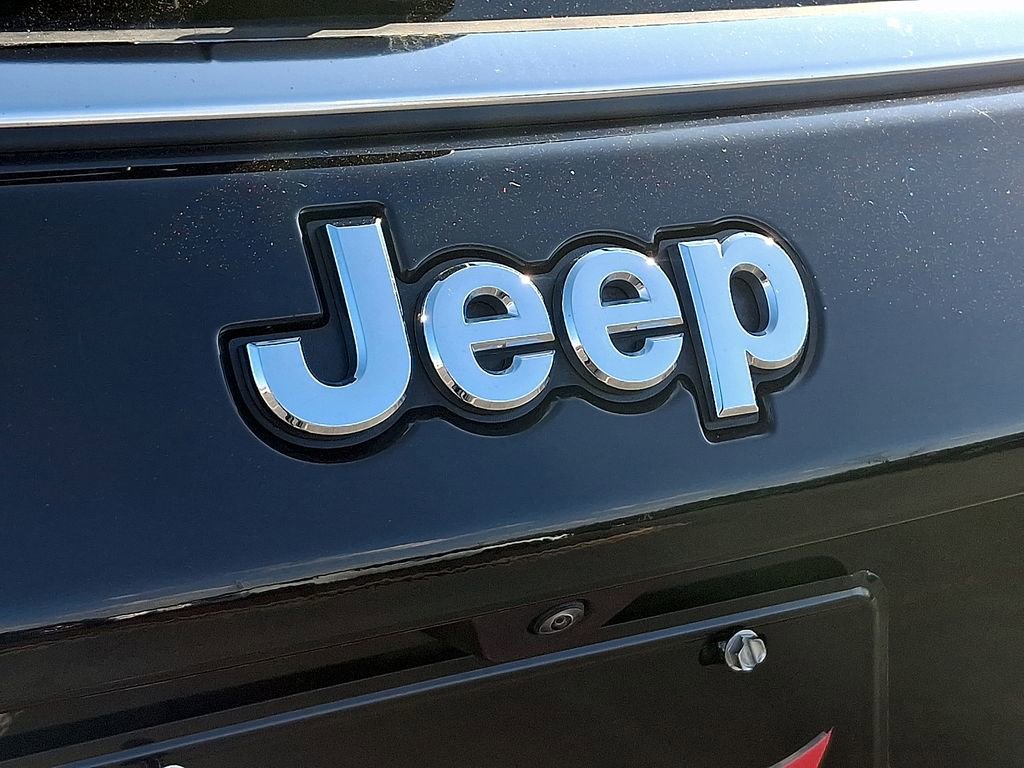 Used 2024 Jeep Compass Latitude image 28