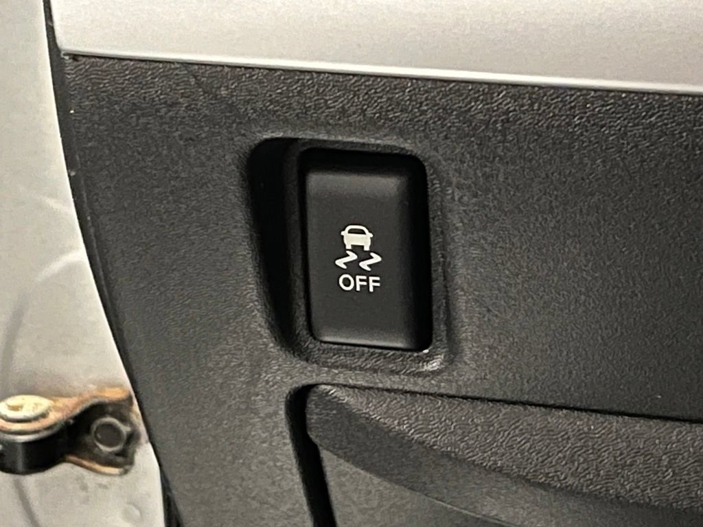 Used 2012 Nissan Sentra 2.0 SR FWD image 12