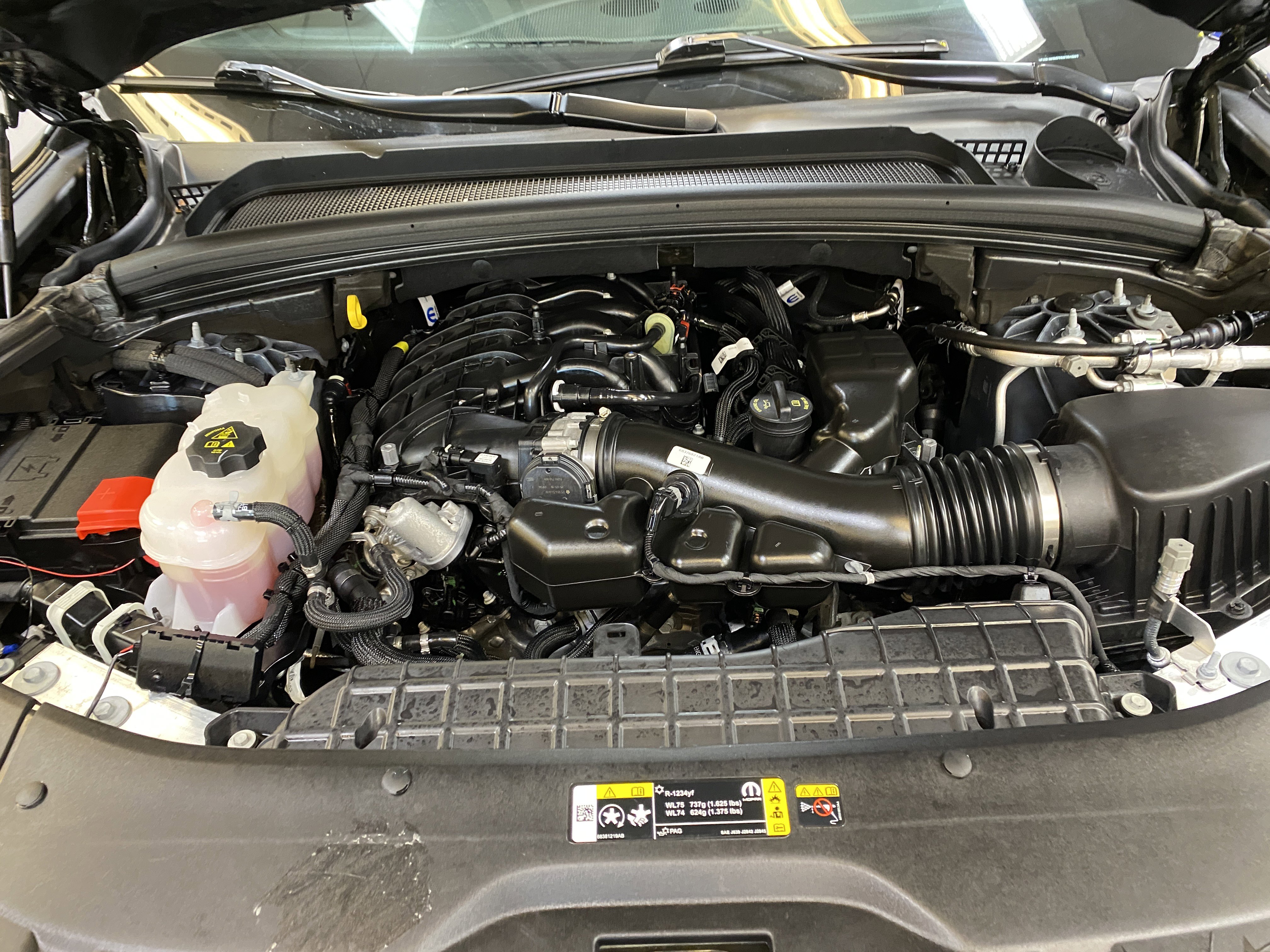 Used 2025 Jeep Grand Cherokee L Limited w/ Black Appearance Package image 10