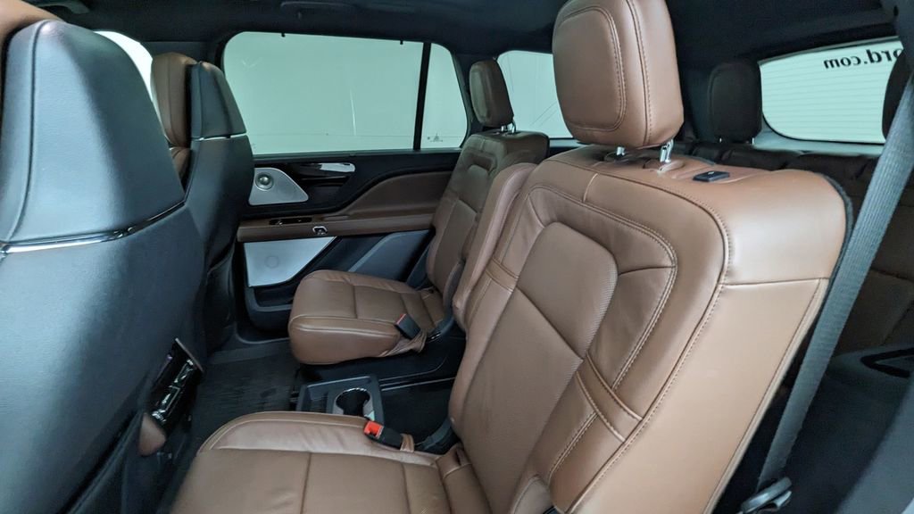 Used 2025 Lincoln Aviator Reserve w/ Equipment Group 201A image 35