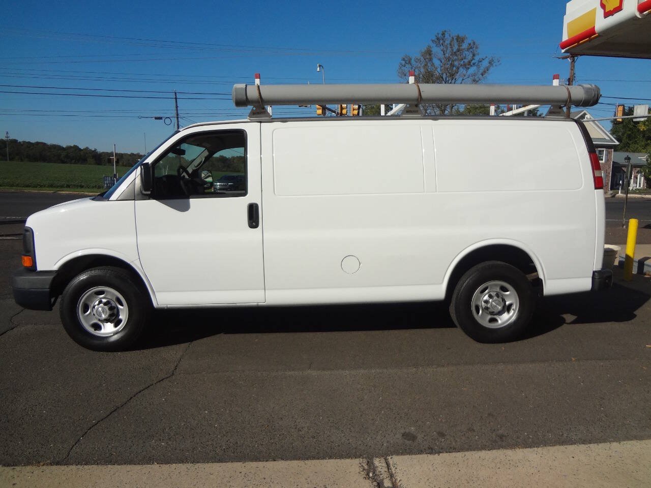 Used 2015 Chevrolet Express 2500 RWD image 3