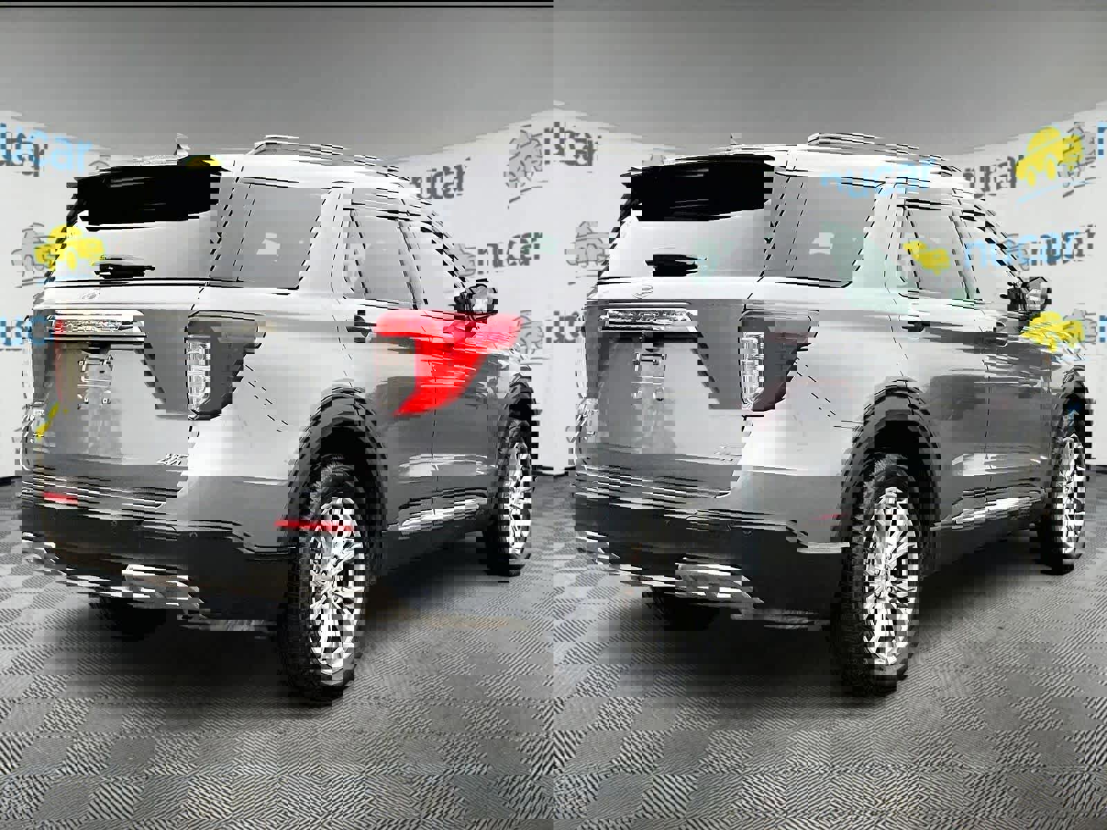 Used 2022 Ford Explorer XLT w/ Equipment Group 202A image 6