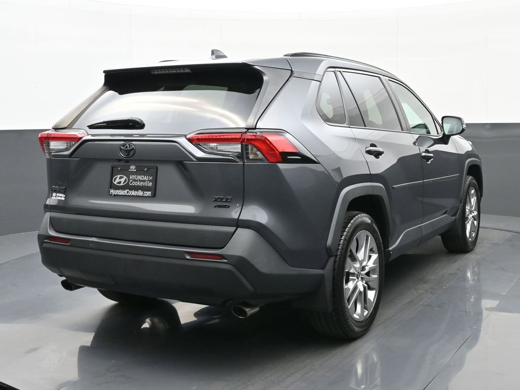 Used 2021 Toyota RAV4 XLE Premium image 3