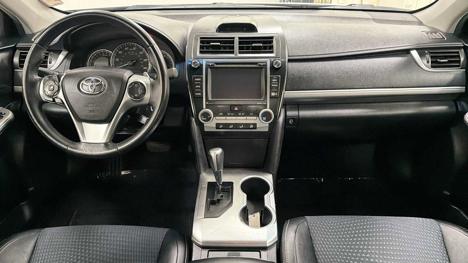 Used 2014 Toyota Camry SE image 25