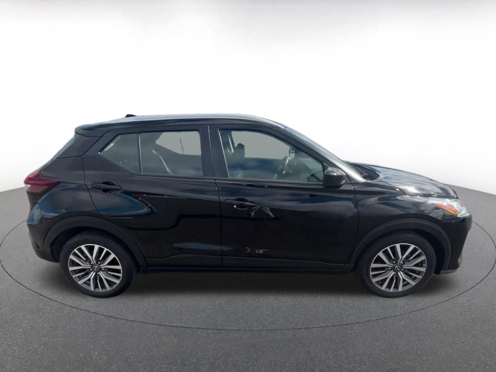 Used 2024 Nissan Kicks SV FWD image 15