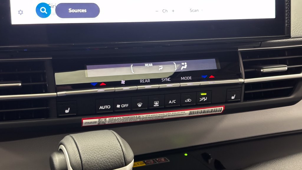 Certified 2026 Toyota Sienna XLE FWD image 26