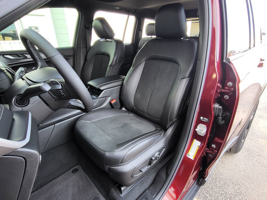 New 2025 Jeep Grand Cherokee Altitude RWD image 12