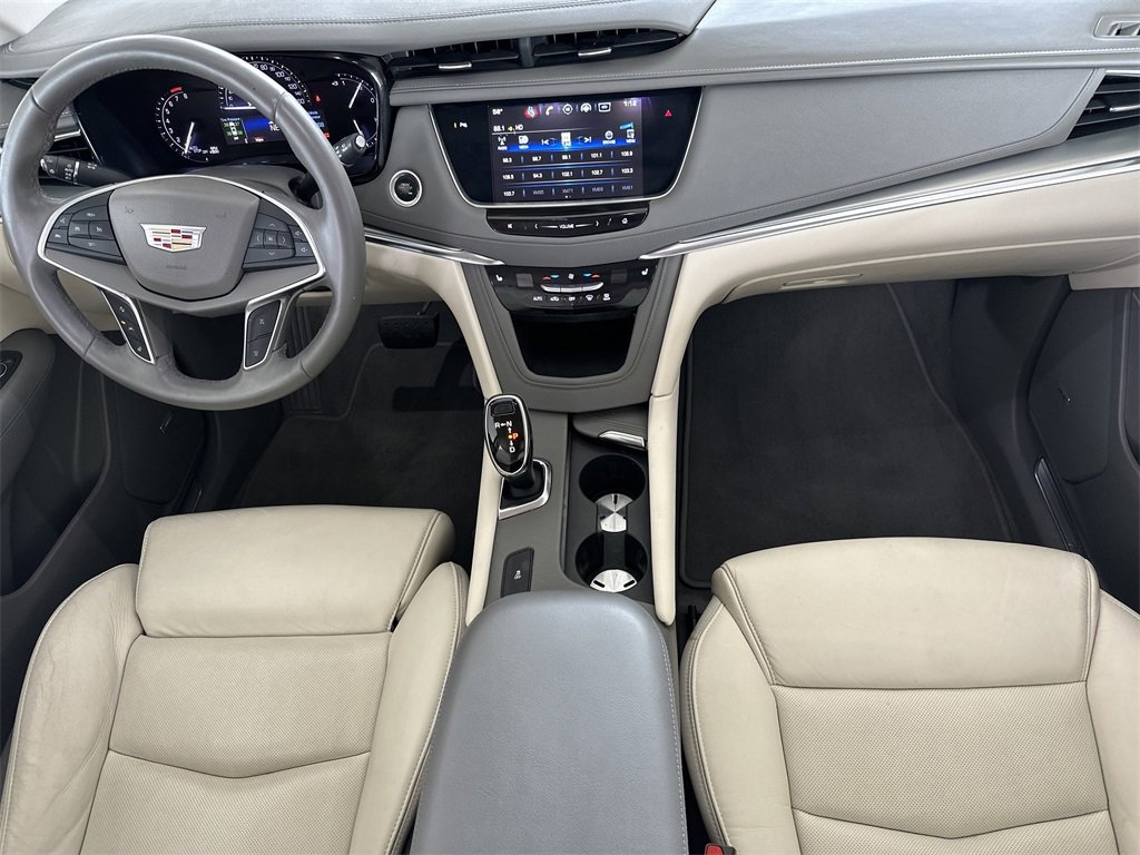 Used 2017 Cadillac XT5 Luxury w/ Driver Awareness Package image 15