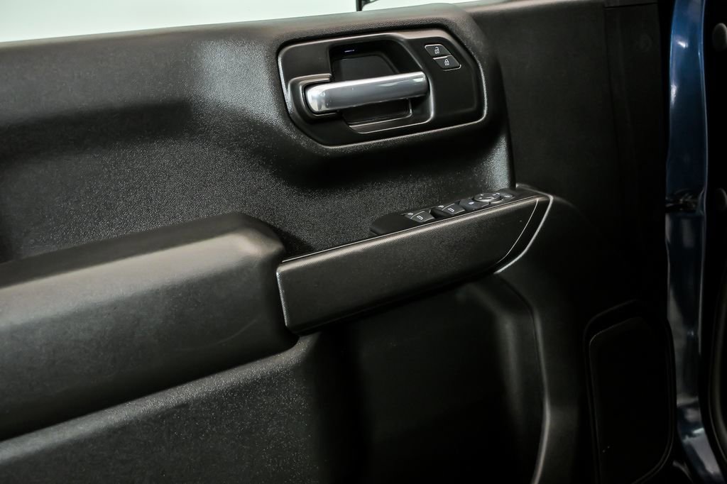 Used 2020 Chevrolet Silverado 1500 Custom w/ Custom Value Package AWD/4WD image 9