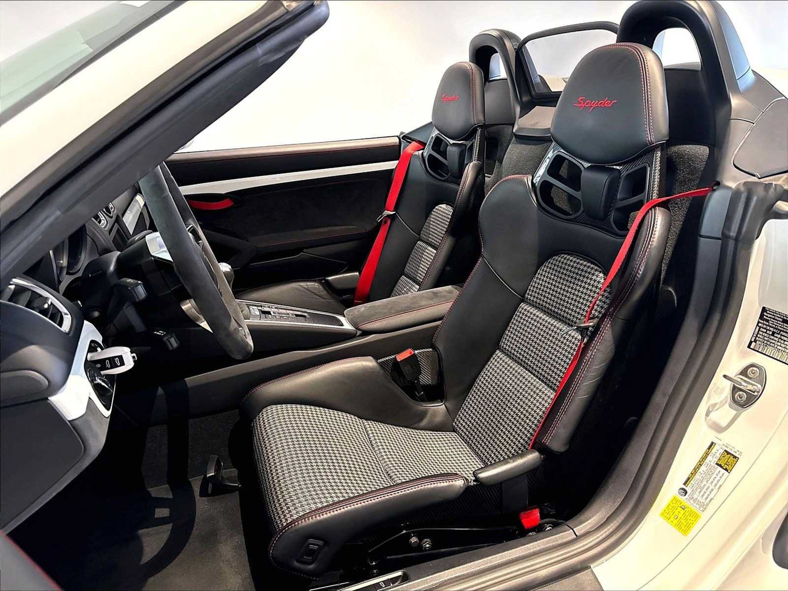 Used 2016 Porsche Boxster Spyder RWD image 9