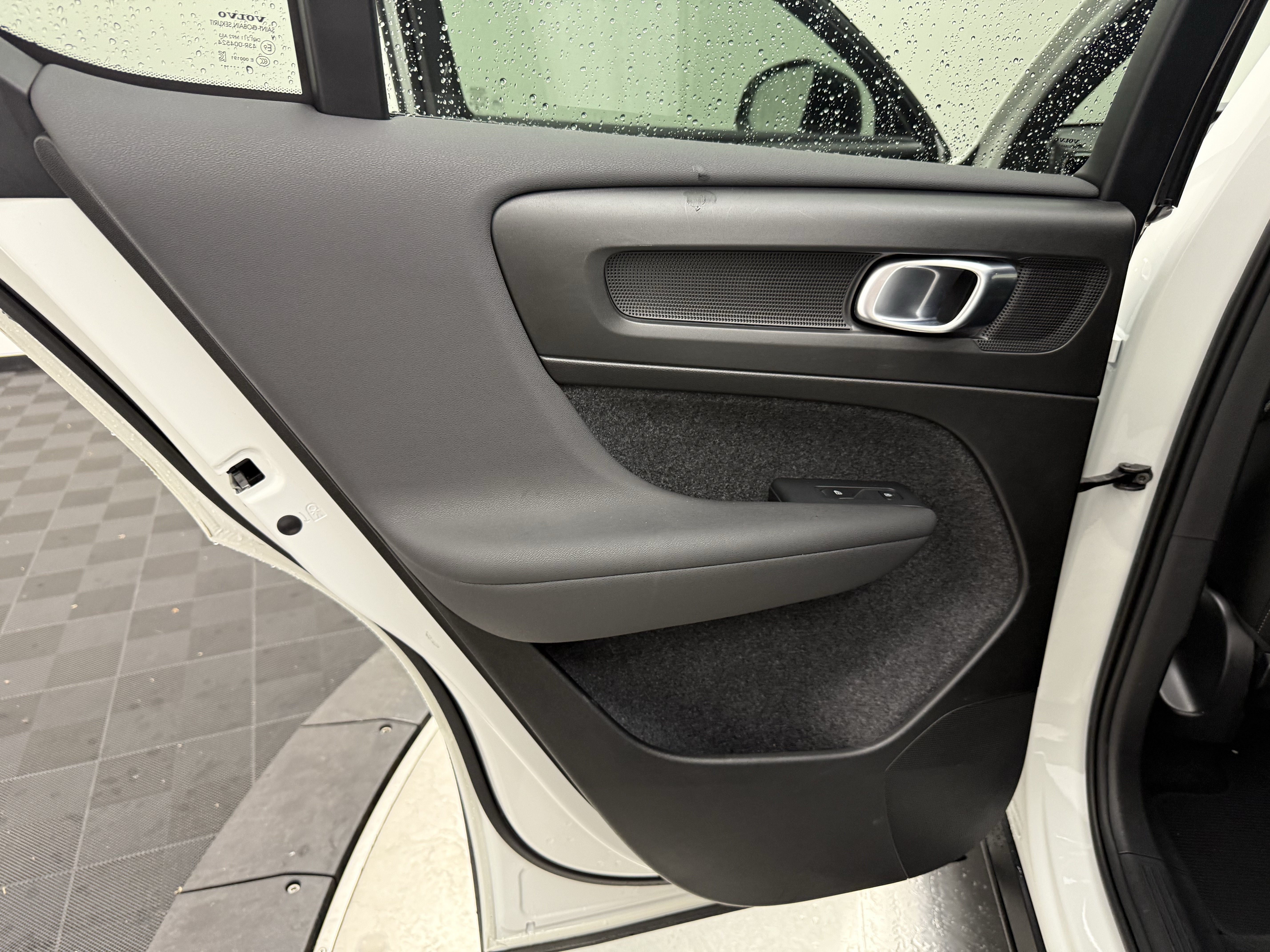 Certified 2023 Volvo C40 Recharge Core AWD/4WD image 23