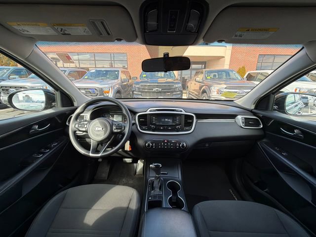 Used 2017 Kia Sorento LX image 16