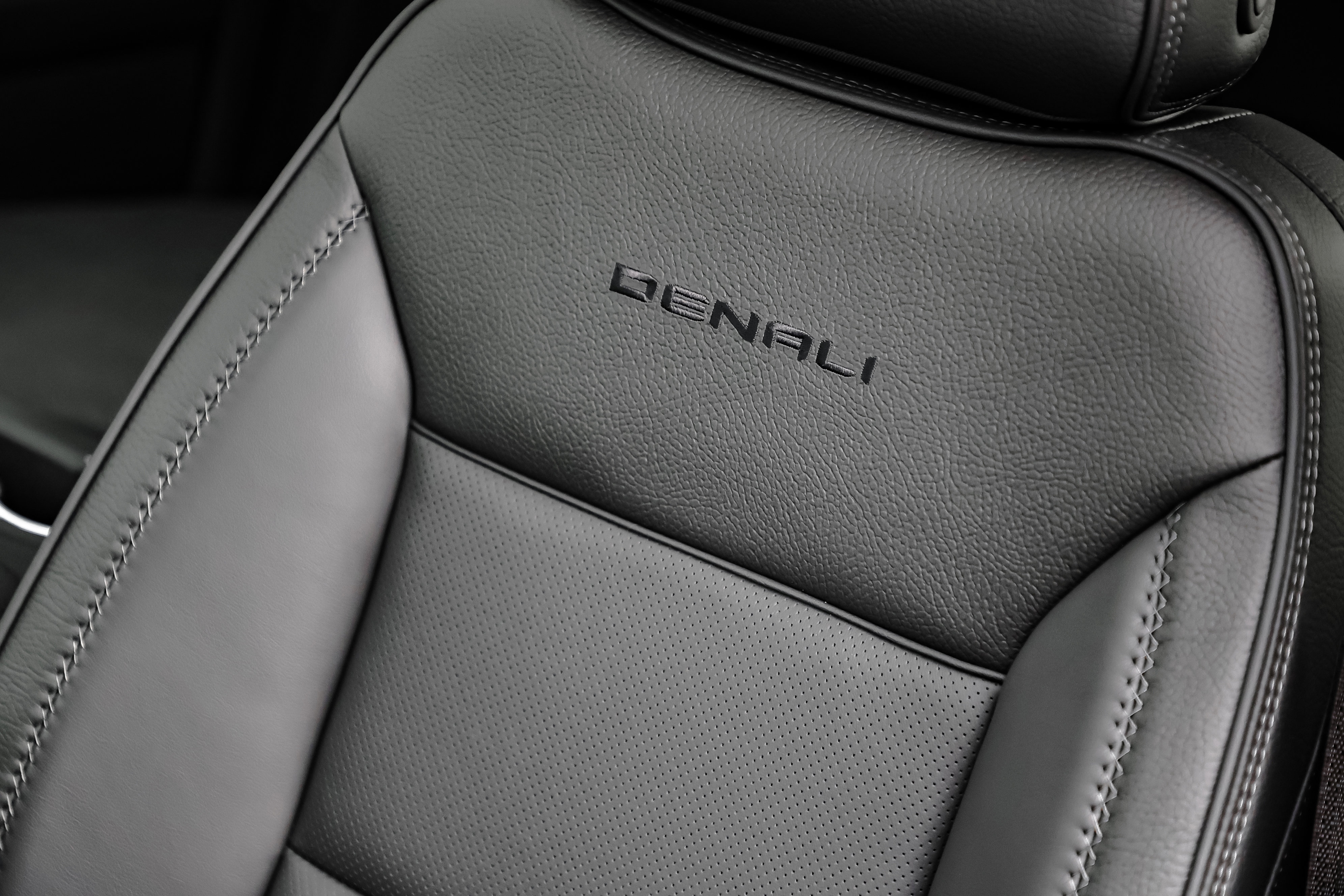 New 2026 GMC Yukon XL Denali image 17