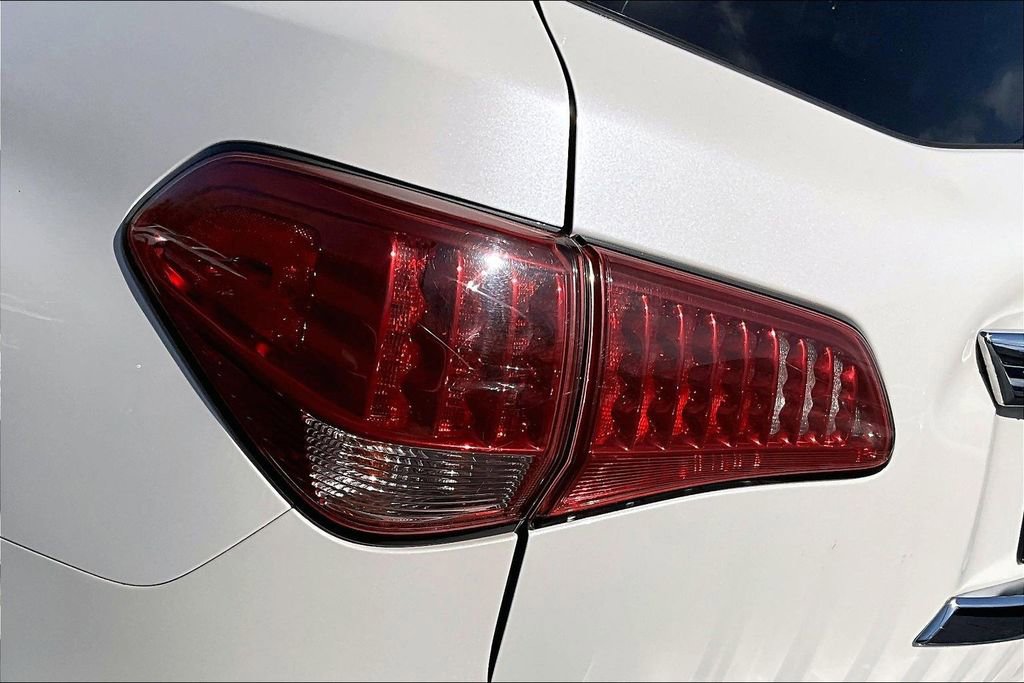 Used 2017 INFINITI QX80 4WD w/ Driver Assistance Package image 30