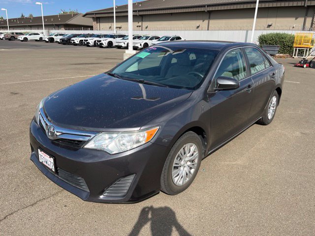 Used 2014 Toyota Camry LE FWD image 1
