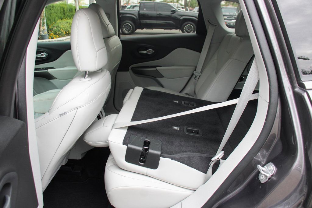 Used 2020 Jeep Cherokee Limited image 33