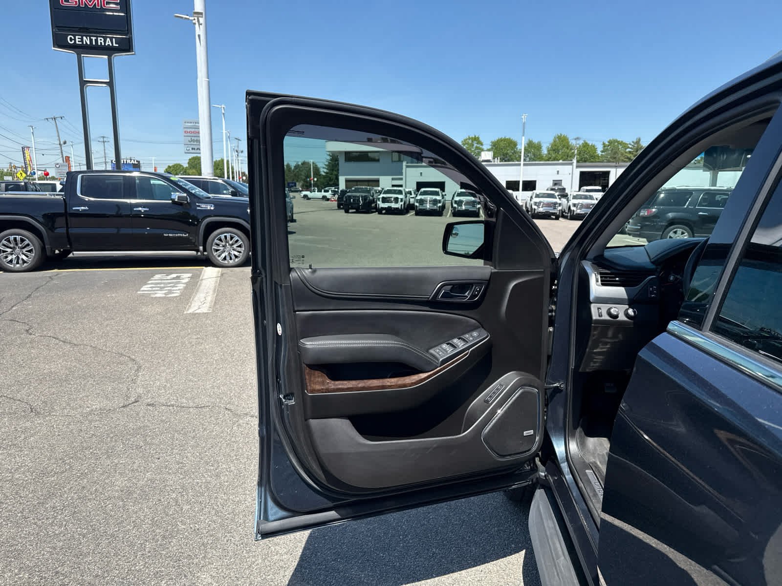 Used 2019 Chevrolet Tahoe LT AWD/4WD image 12