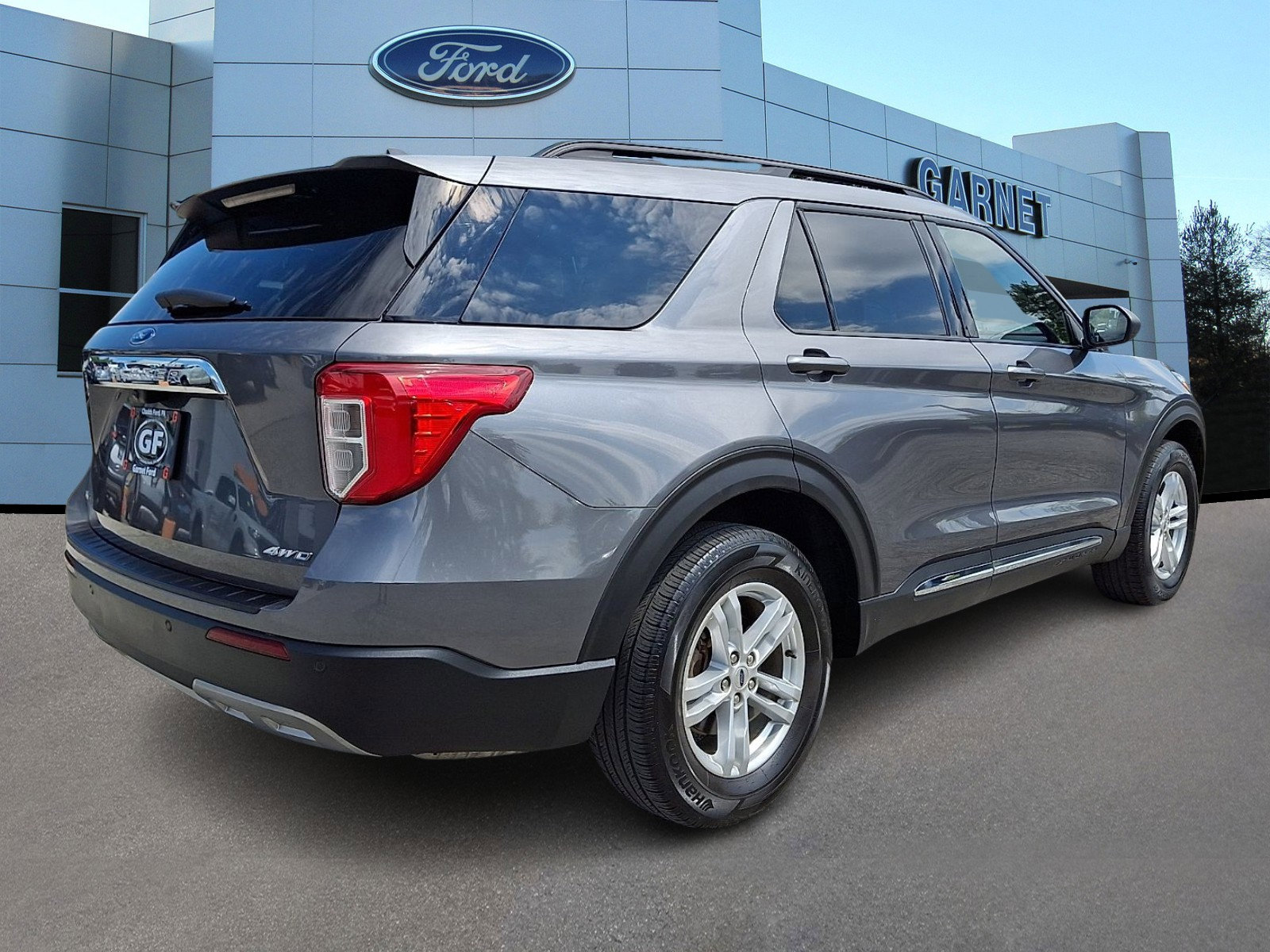 Certified 2023 Ford Explorer XLT w/ Equipment Group 202A AWD/4WD image 8
